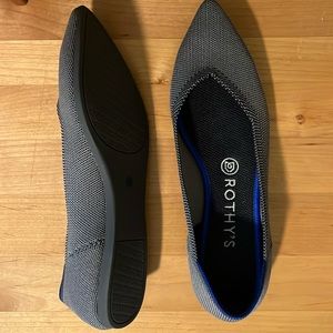 W9 Lightly used Rothy’s pointed toe grey flats